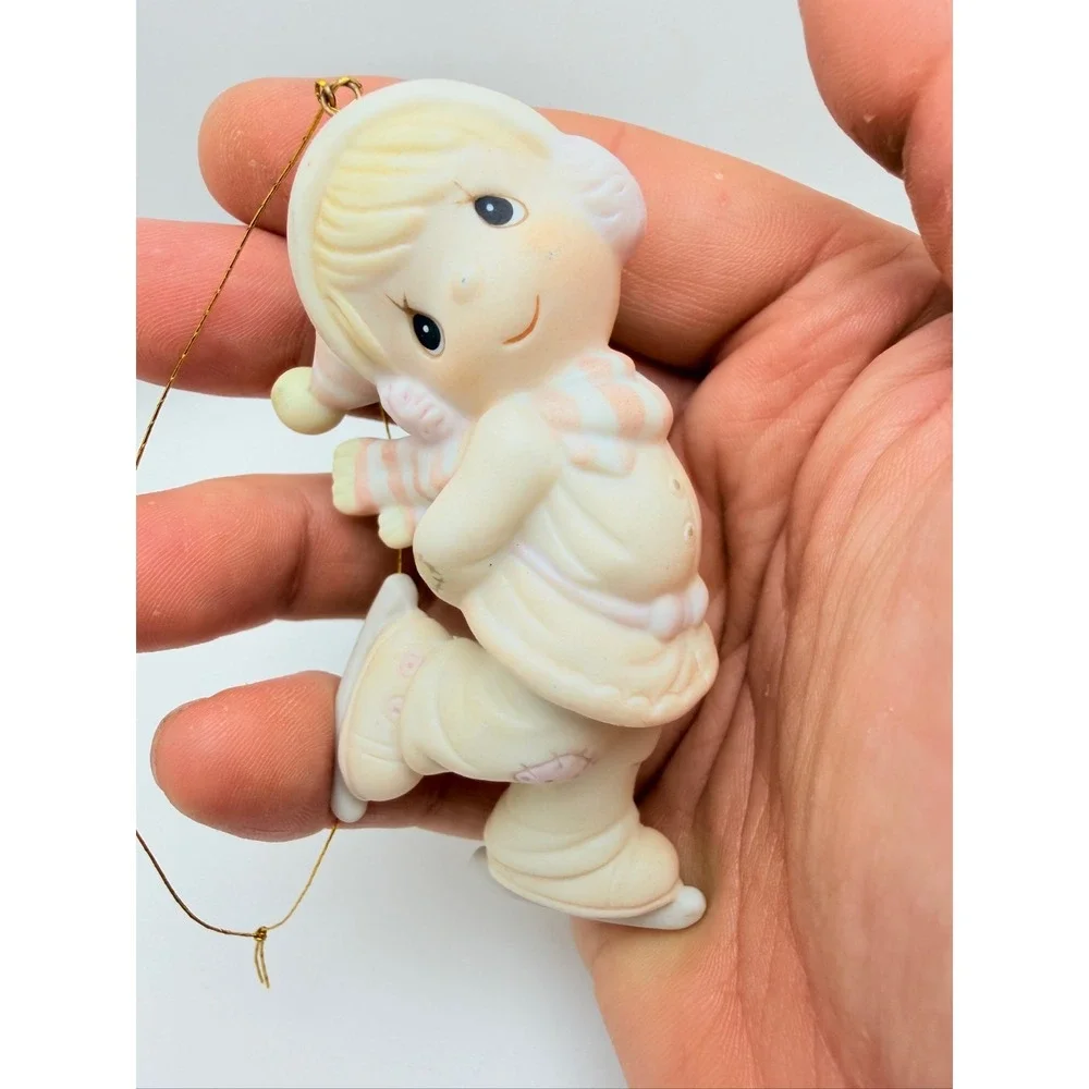 Precious Moments Dropping In For‎ Christmas ornament E-2369 ice skates 1982
